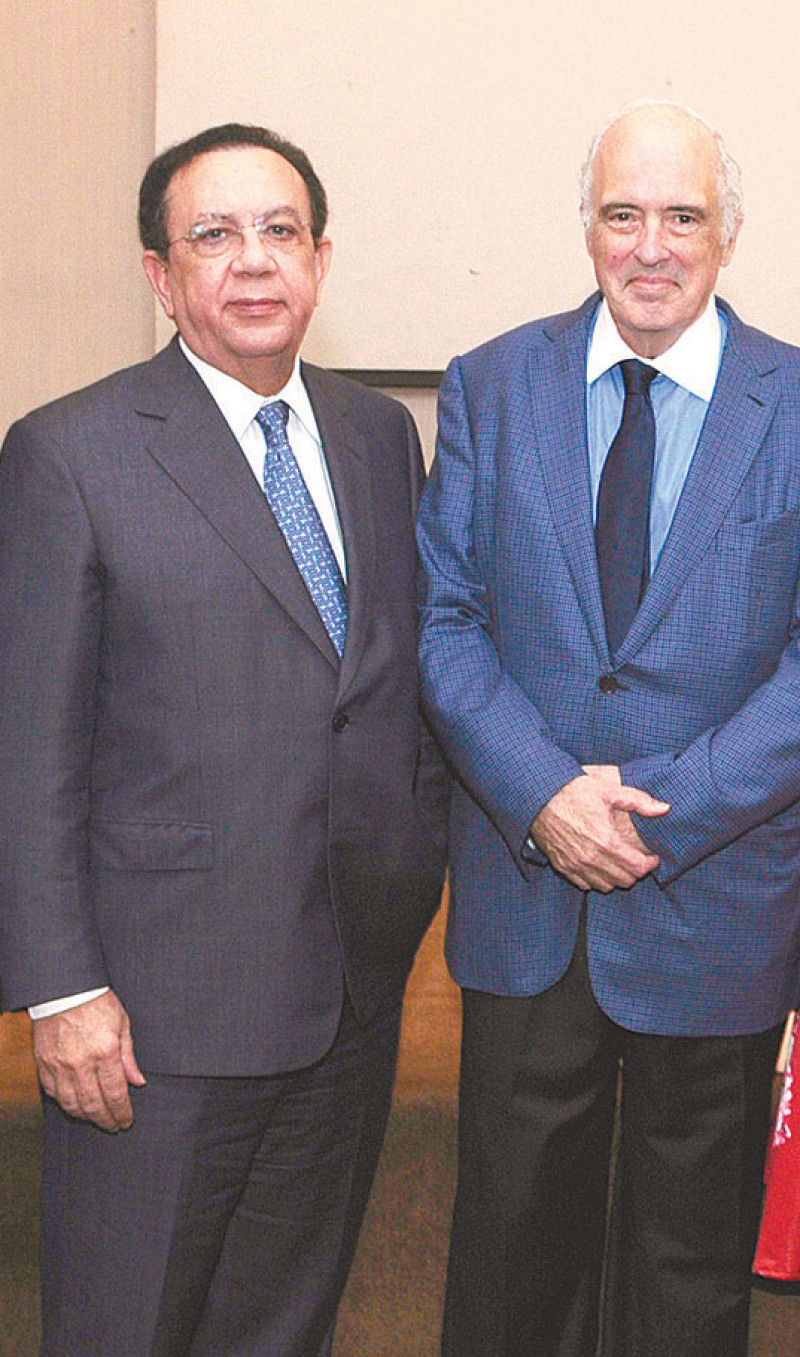 Héctor Valdez Albizu y Bernardo Vega.