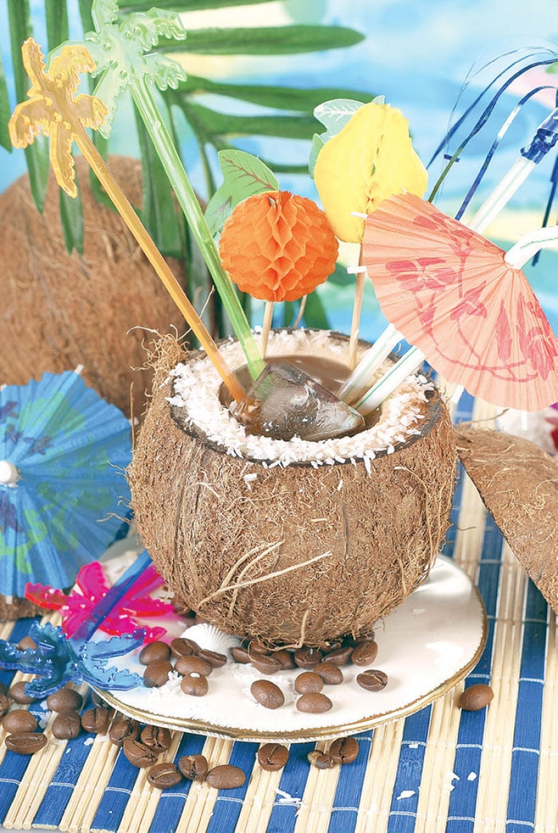 Vaso. El coco sirve también para presentar bebidas tropicales y postres