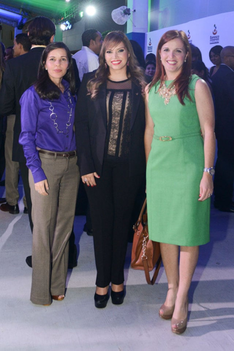 Laura Acra, Linda Valette y Vivian Acra.