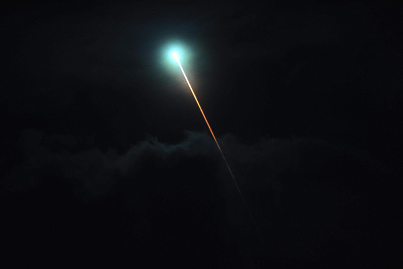 Fotografía de una luz verdosa que aparentaba ser un meteorito este jueves, 30 de julio de 2015, sobre Buenos Aires (Argentina). EFE