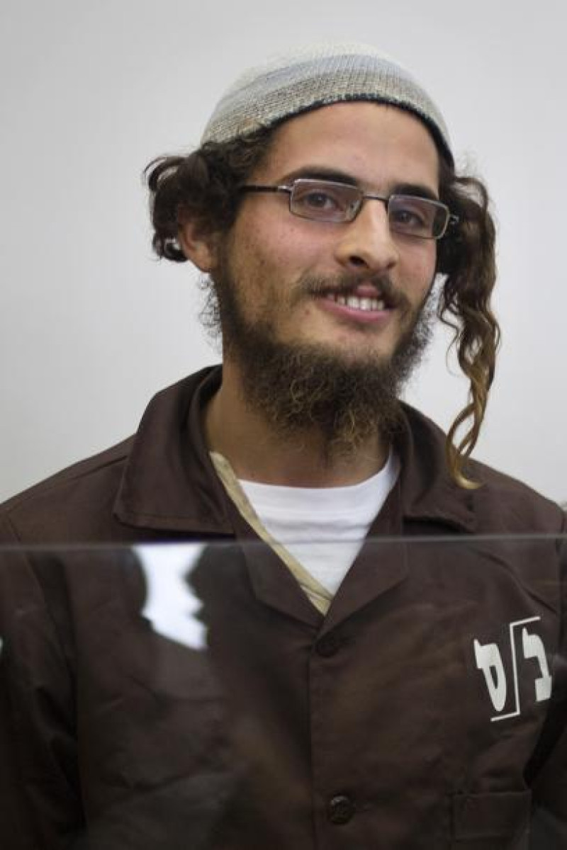El jefe de un grupo extremista judío Meir Ettinger comparece ante un tribunal en Narareth Illit, Israel, el 4 de agosto del 2015.