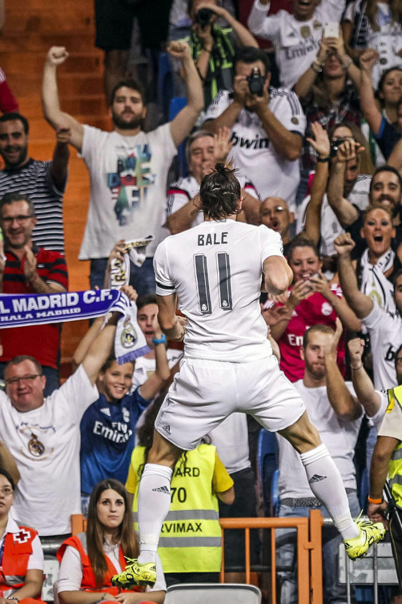 El primero. El delantero galés del Real Madrid Gareth Bale celebra su gol, primero del equipo, durante el partido de la segunda jornada de Liga que Real Madrid y Real Betis jugaron en el estadio Santiago Bernabéu.