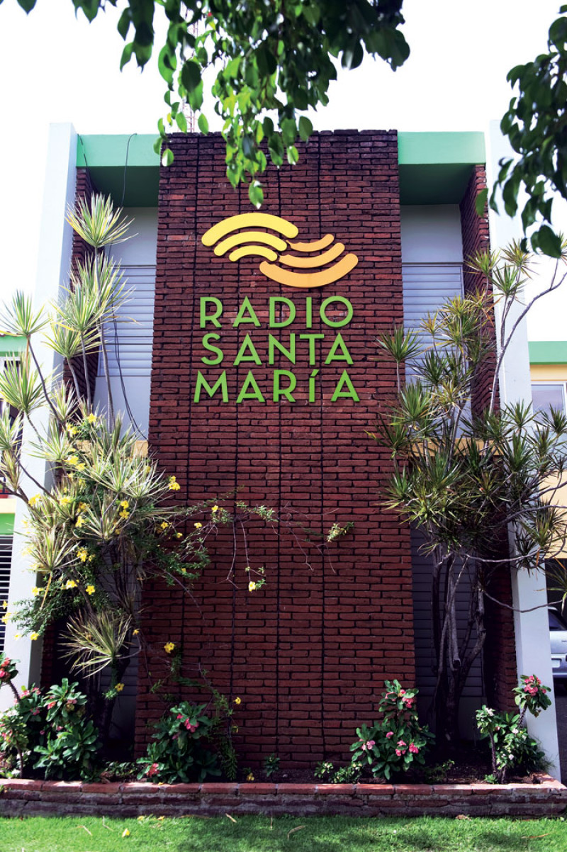 La Vega. Radio Santa María está al aire desde el 28 de octubre de 1956, ofreciendo una programación con enfoque social, educativo y evangelizador.