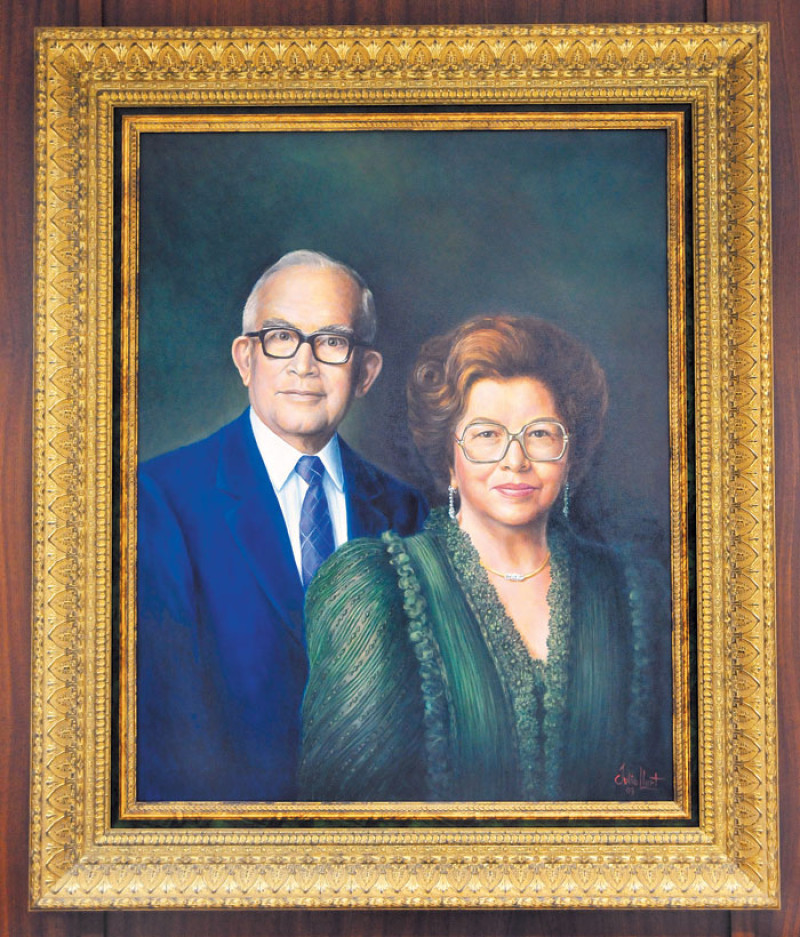 Fundadores. Don Manuel Corripio García y su esposa, la distinguida dama doña Sara Estrada de Corripio.