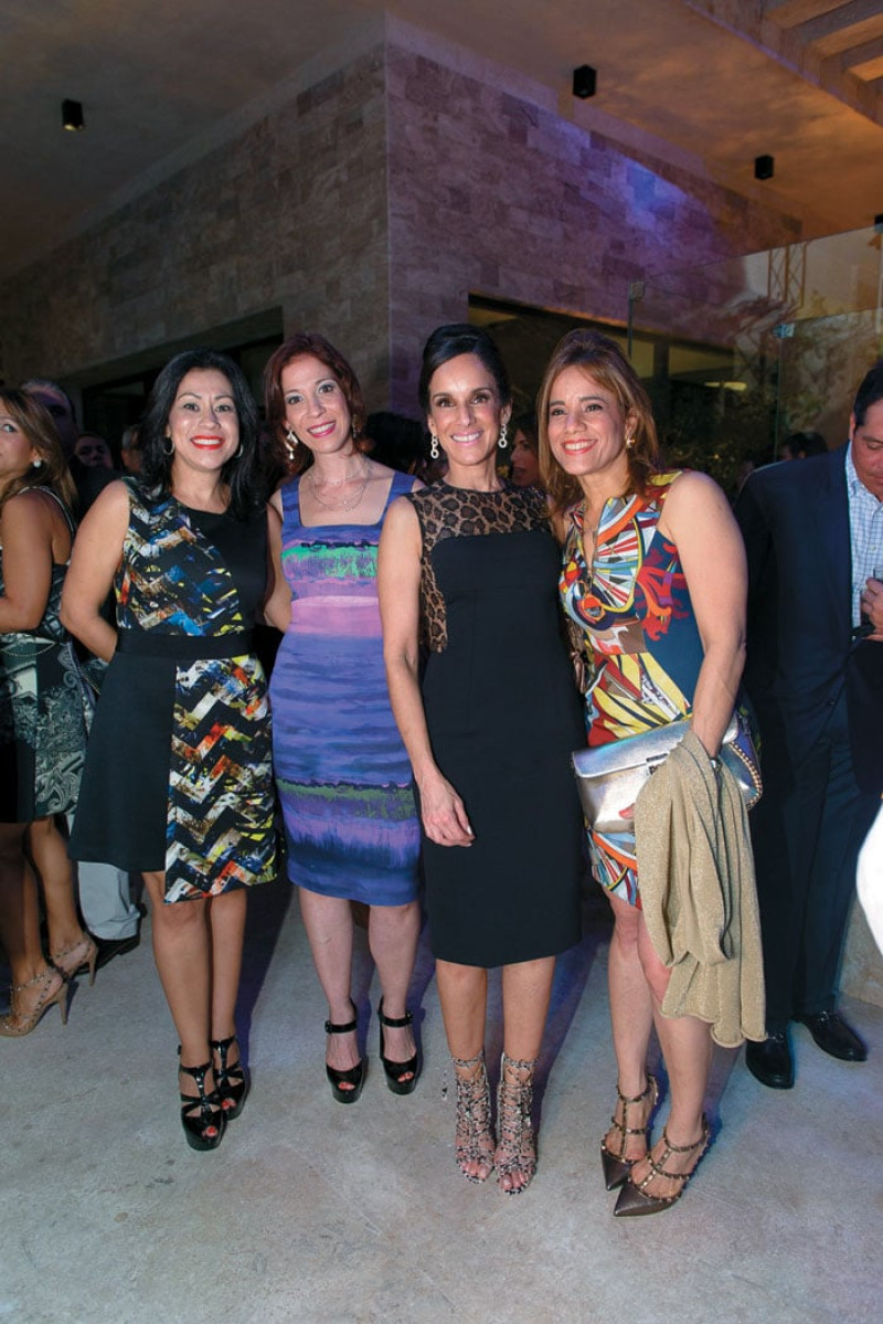 Irma Gómez, Amalia Perelló, Janet Rivera y Patricia de Perelló.