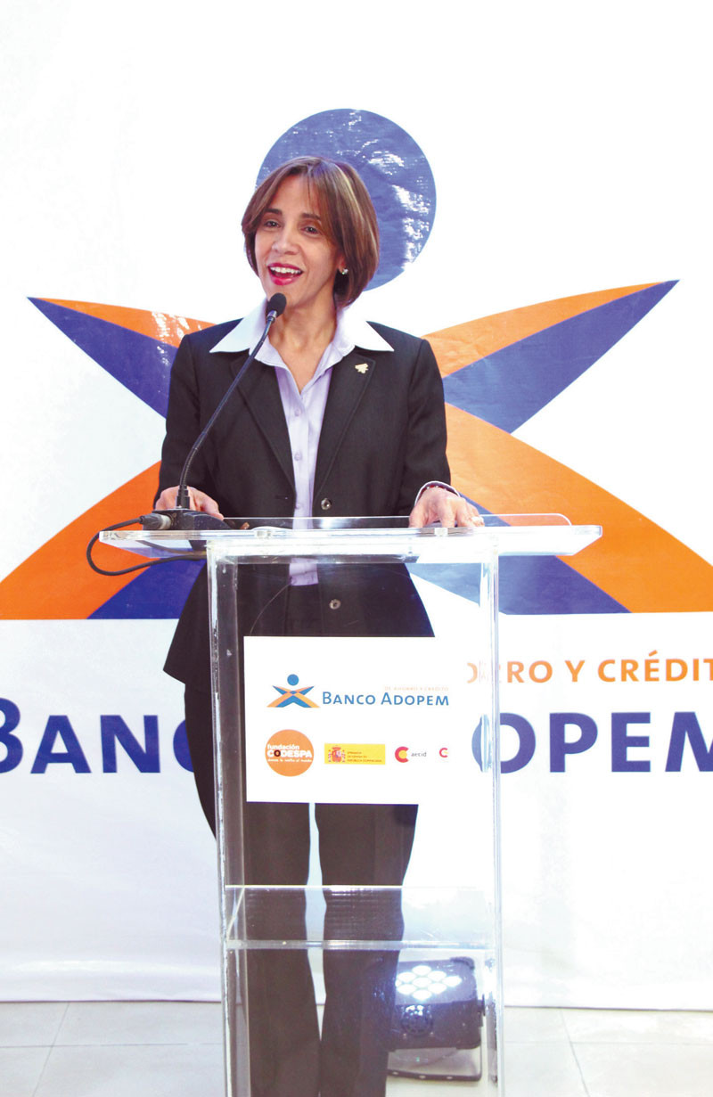 Balance. La presidenta del Banco Adopem, Mercedes Canalda de Beras-Goico, presenta la ejecución financiera del banco.