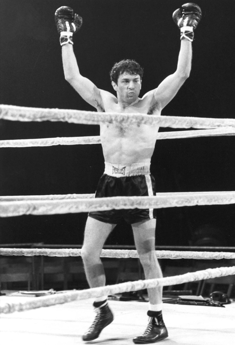 Para preparar su papel, Robert De Niro realizó un duro entrenamiento físico llegando a participar en tres campeonatos de boxeo en Brooklyn, ganando dos de ellos.