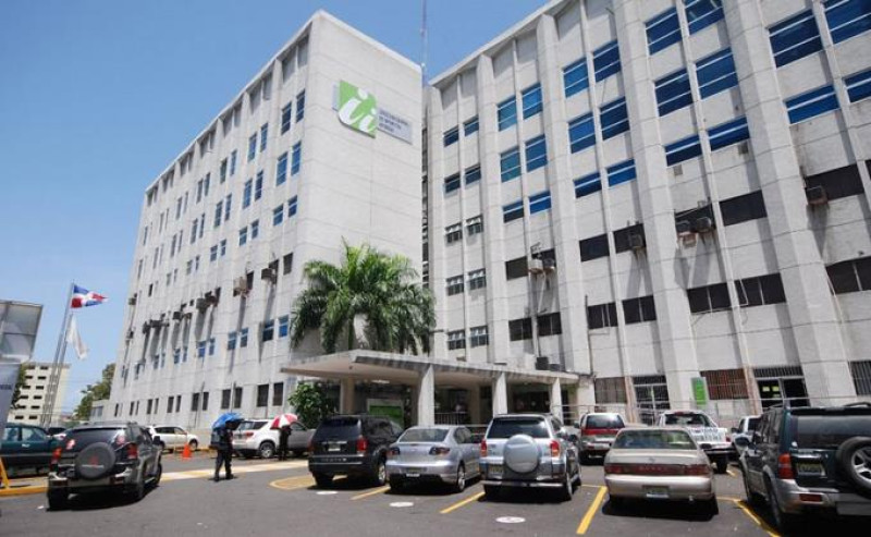 Fachada. Edificio principal de la Dirección General de Impuestos Internos (DGII).