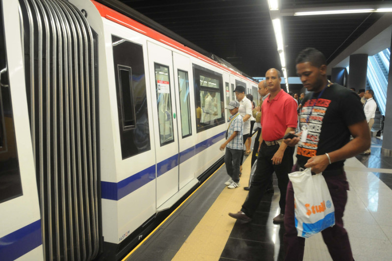 El Metro transporta cada día a miles de usuarios que residen en diferentes sectores del Gran Santo Domingo