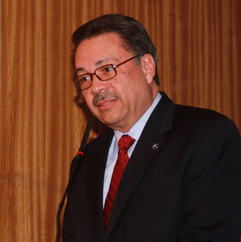 Simón Suárez, presidente de la Asonahores, al exponer anoche en un encuentro en el Restaurante Olivo.