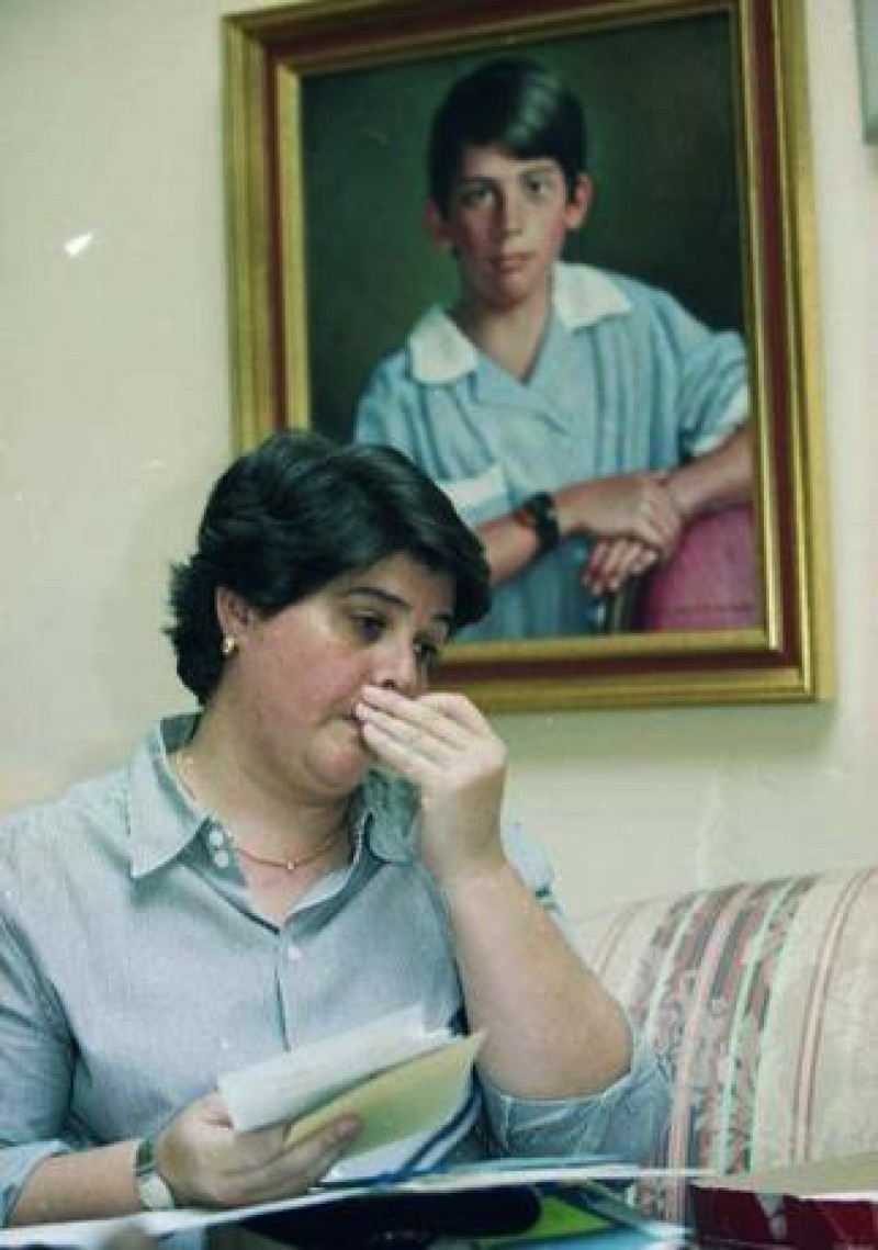 Ileana Aybar ofreció declaraciones exclusivas a Listín Diario durante el juicio. En la imágen habla sentada delante de una pintura de su hijo.