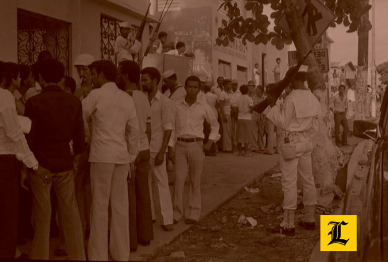 Mayo 1986. Vigilancia. El sufragio es vigilado por personal militar.