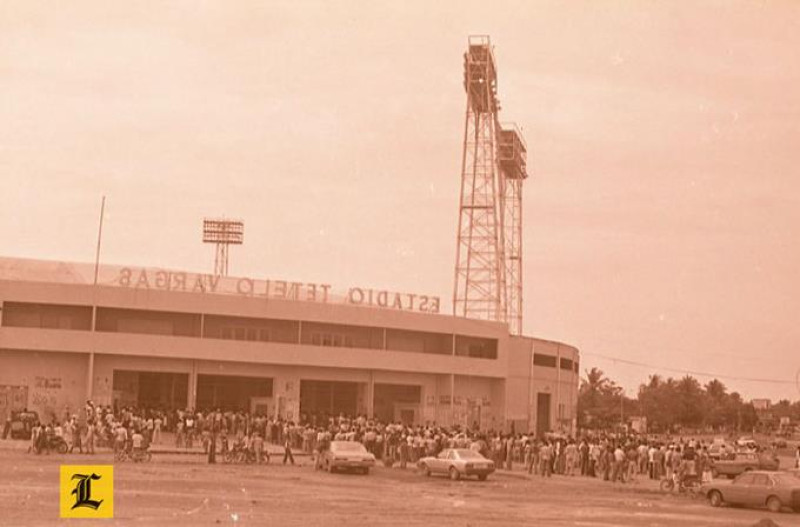 Mayo 86. Votación masiva. Un mar de votantes acude al Estadio Tetelo Vargas.