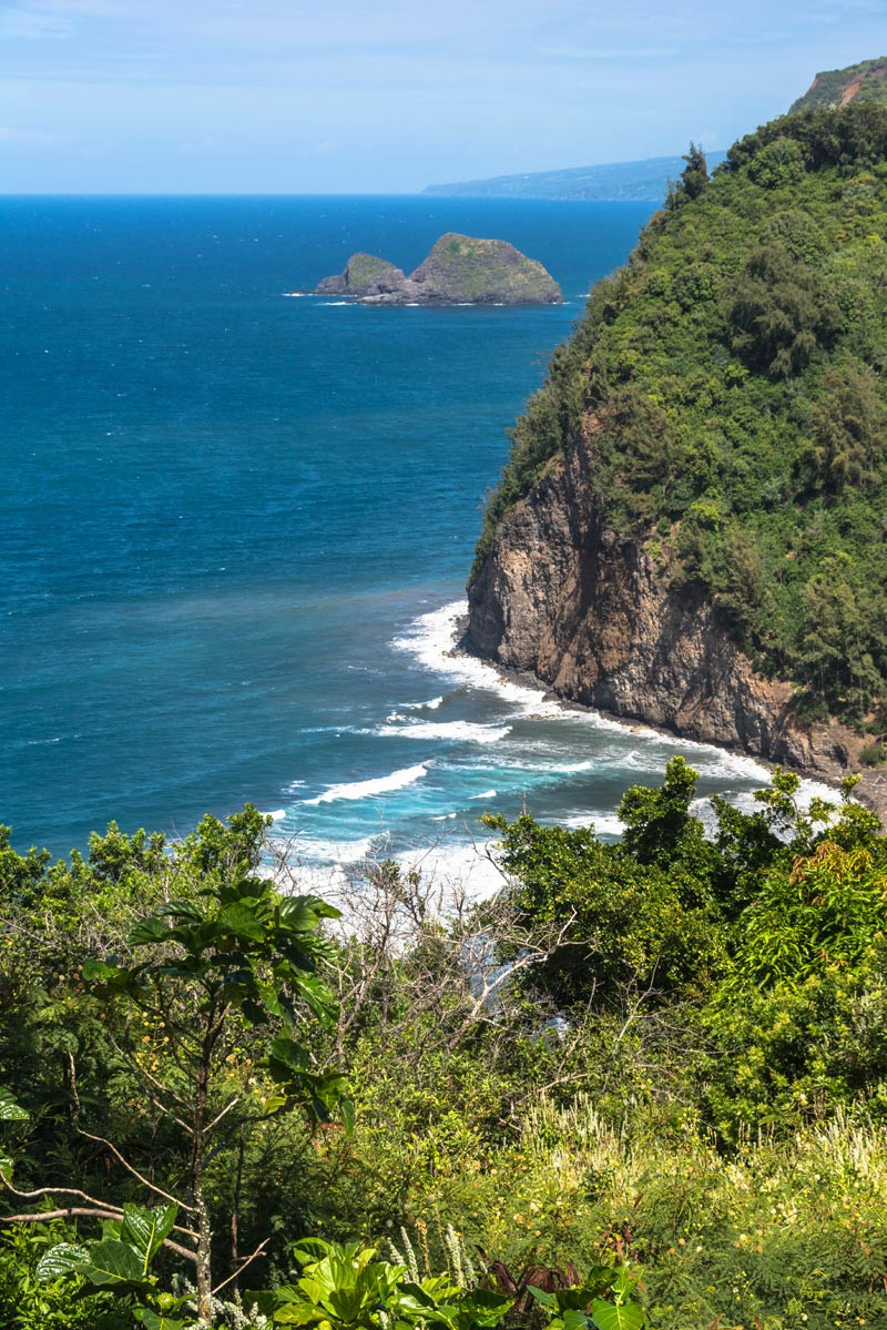 Es fácil llegar a Pololu. Basta con tomar la ruta de la carretera 270. Al final de la vía hay un pequeño aparcamiento y en Hilo funciona el aeropuerto internacional de la isla.