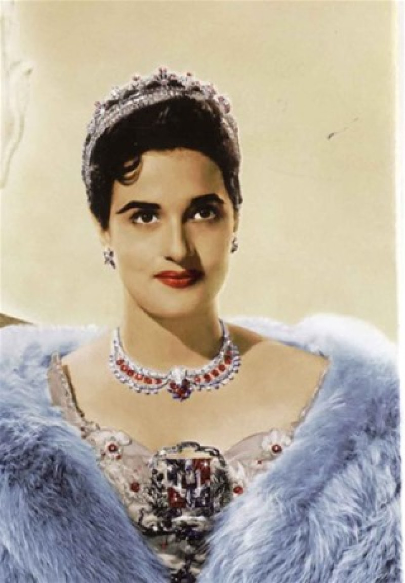 Angelita fue coronada reina la Feria de la Paz y Confraternidad del Mundo Libre, en diciembre de 1955.