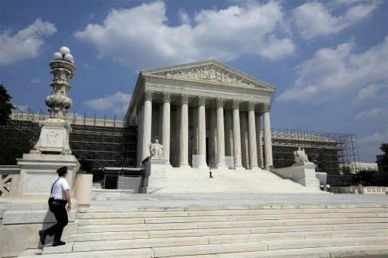 El Tribunal Supremo de Estados Unidos determinó que Puerto Rico no puede recurrir a la llamada "ley de quiebra criolla" para declarar en bancarrota sus empresas públicas y evitar el pago de parte de su deuda que asciende a los 72 mil millones de dólares. http://www.listindiario.com/las-mundiales/2016/06/13/422954/