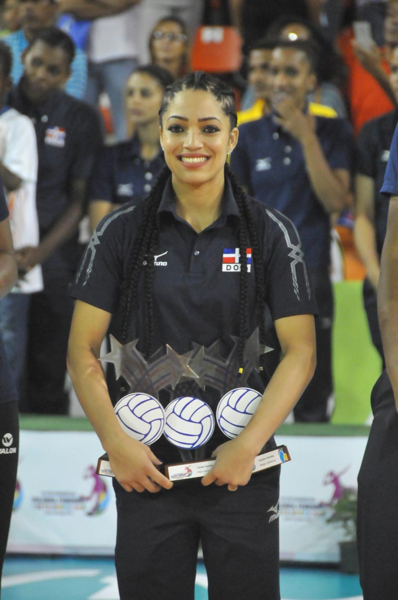 Triple corona. Brenda Castillo fue seleccionada como integrante del sexteto estrella, mejor en recepción y defensa y la mejor en la posición de Líbero.