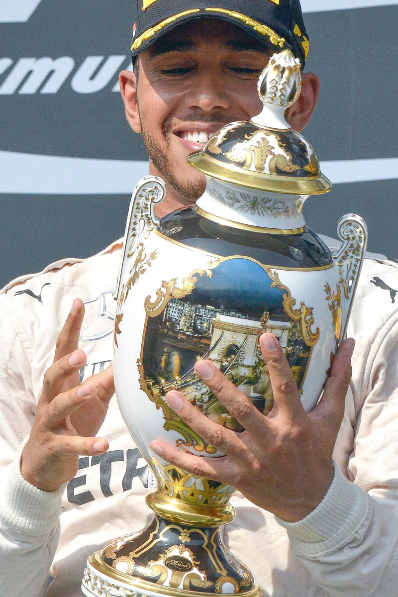 El inglés Lewis Hamilton ha triunfado en 5 de las últimas 6 carreras, superando a su compañera de escudería, Rosberg, quien ganó las primeras 4 de este año,