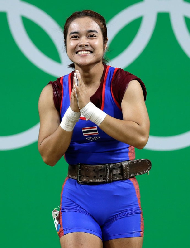 Sopita Tanasan, de Tailandia, celebra su medalla de oro en los 48 kilogramos en Rio 2016. La dominicana Beatriz Pirón ocupó el cuarto lugar en la competencia.