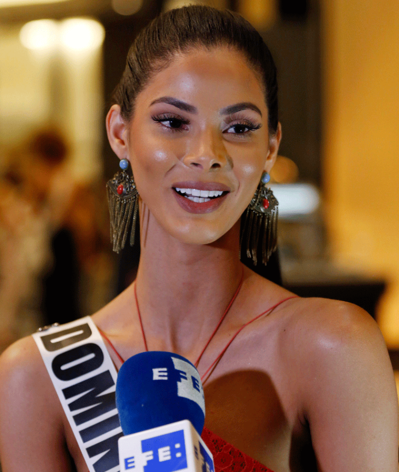 La candidata de República Dominicana a Miss Universo, Rosalba Abreu Garcia, responde durante una entrevista en la ciudad de Pásay, al sur de Manila, (Filipinas), el martes 24 de enero de 2017.