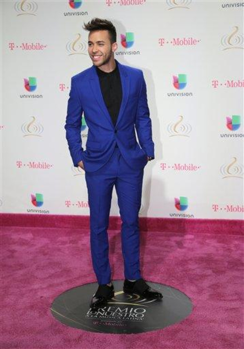 Prince Royce llega a la ceremonia del Premio Lo Nuestro a la Música Latina. Foto: AP.