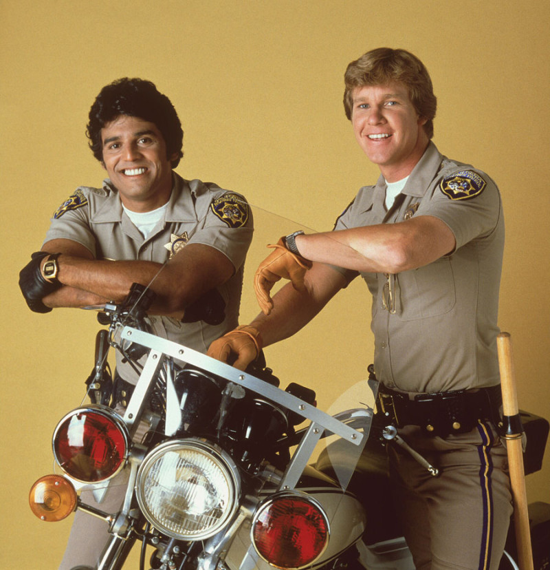 Larry Wilcox y Erick Estrada, en la serie de televisión “Patrulla Motorizada”, que se transmitió de 1977 a 1983. Los dos actores intepretaban a Jon Baker y Frank Poncherello, respectivamente.