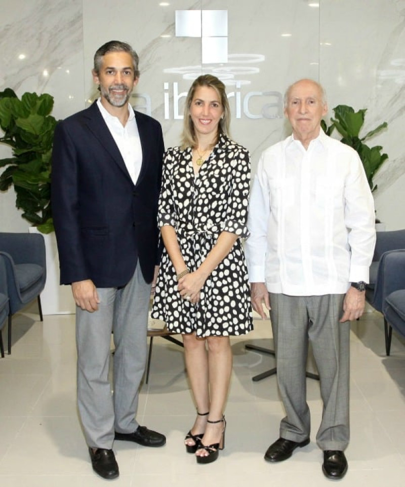 Luis Fernando, Lissette y Luis Gutierrez.
