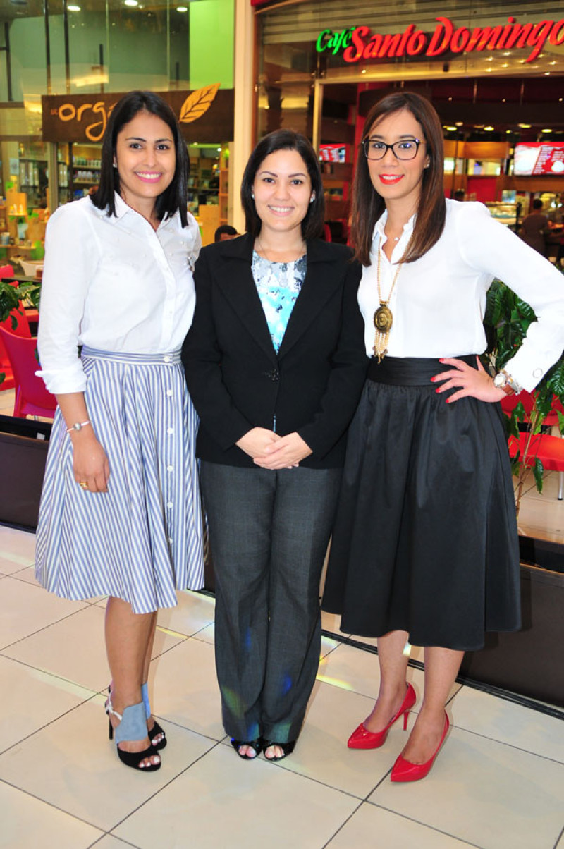 Larissa Dumé, Karla Dominguez y Yanirée Figueroa.