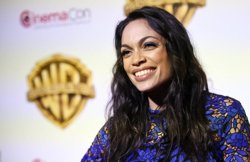 - La actriz estadounidense Rosario Dawson durante el CinemaCon 2017 hoy, 29 de marzo de 2017, en el Caesars Palace de Las Vegas, Nevada. EFE/NINA PROMMER