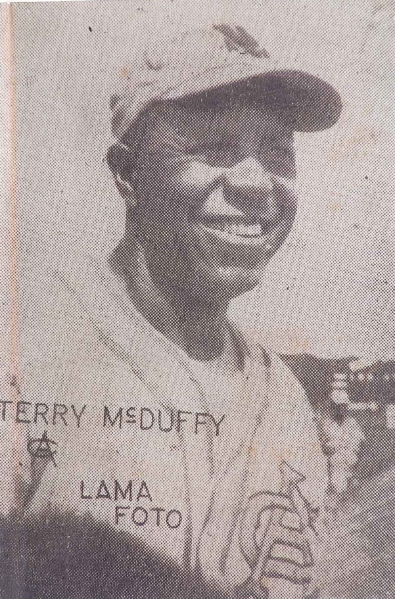 Terry McDuffie- récord, 14 victorias en 1952, actuando con las AC.