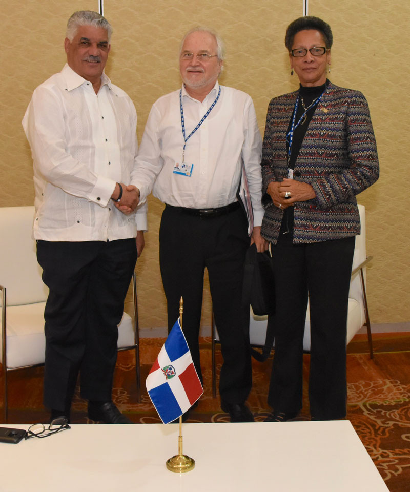 Reunión. El canciller Miguel Vargas junto a Francisco Eguiguren, presidente la CIDH, y Margaret Macaulay, comisionada.