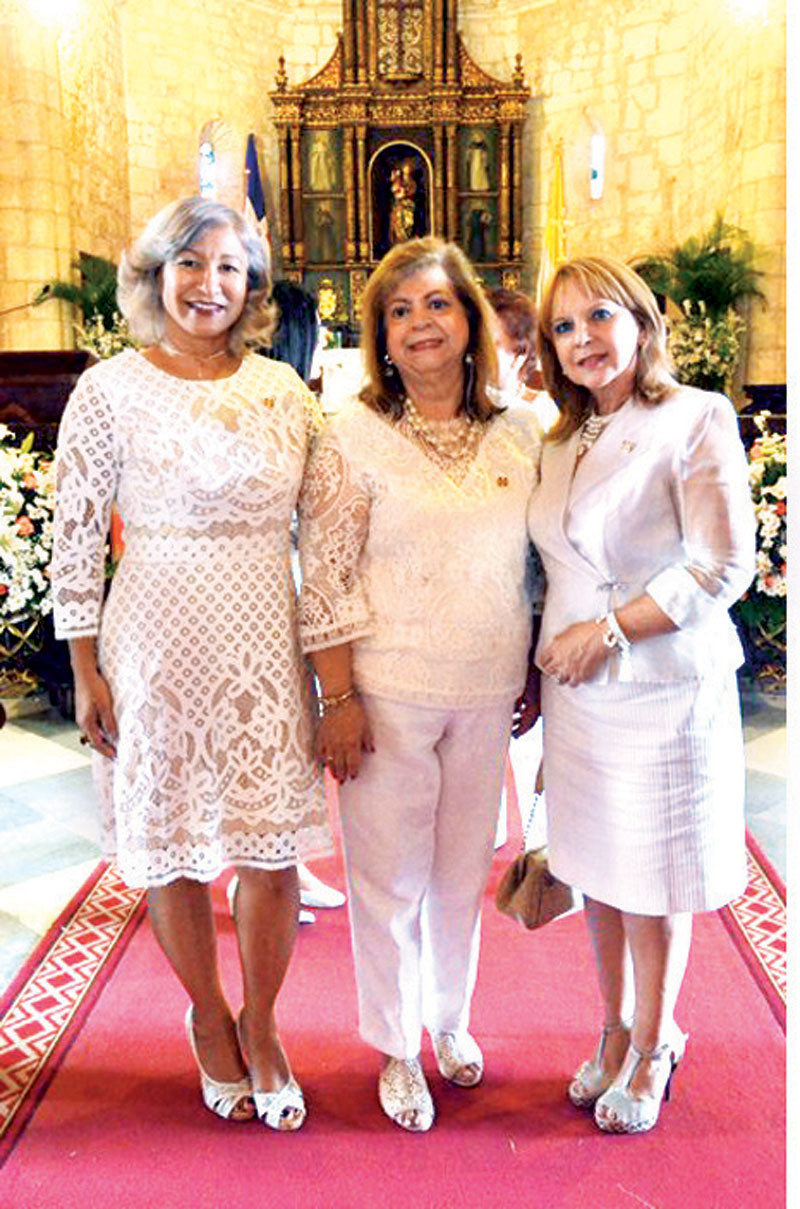 Hilda Peguero, Mildred de Sánchez Noble y Variñia Caamaño.