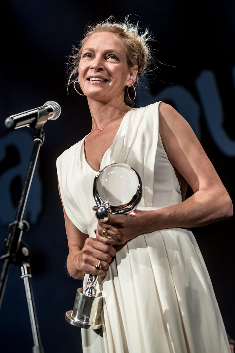 FIGURA. La actriz y productora Uma Thurman ha recibido un premio a su carrera en el Festival checo de Karlovy Vary.