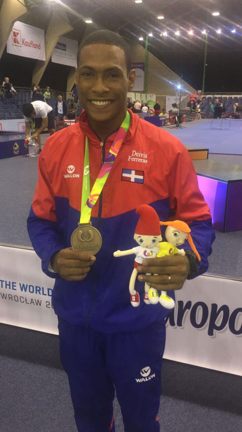 El dominicano Deivis Ferreras, ganador de medalla de bronce en los Juegos Mundiales de Karate que tienen lugar en Polonia.