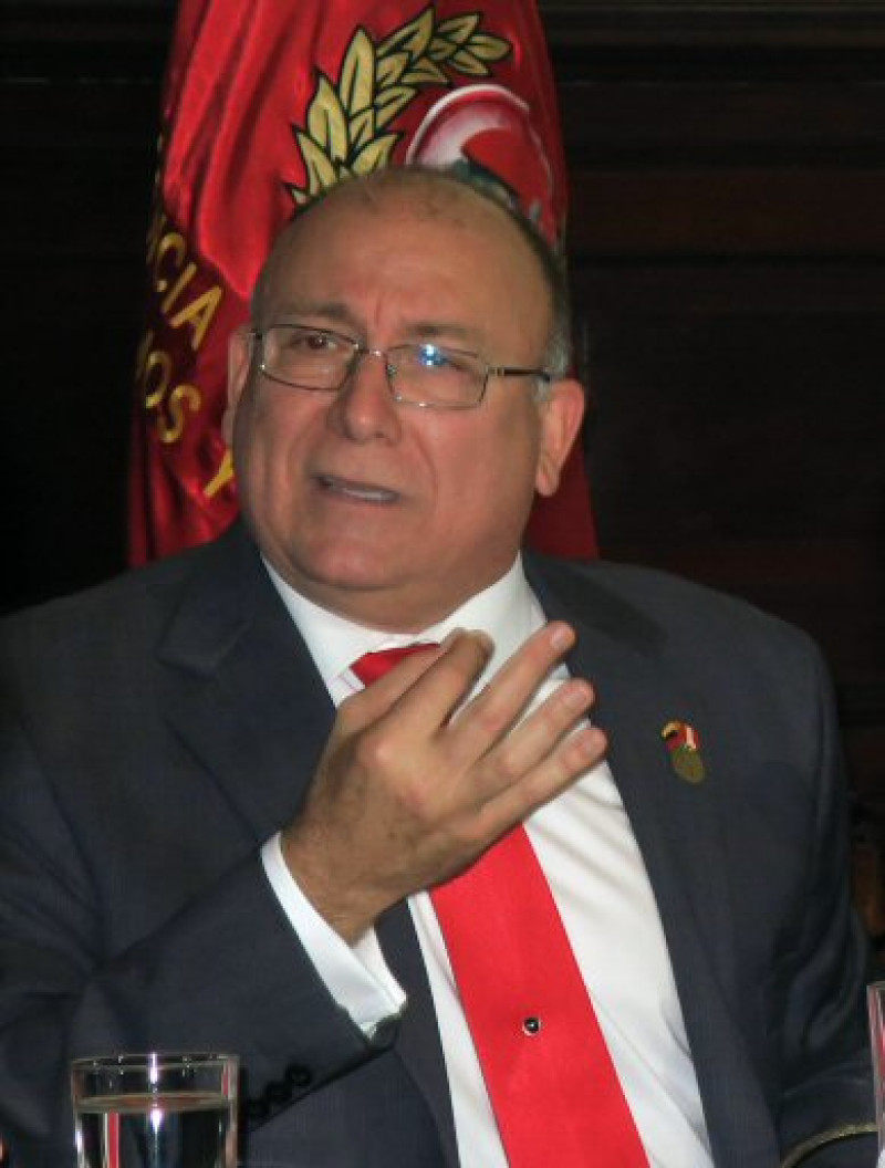 Archivo: El embajador de Venezuela en Perú, Diego Alfredo Molero, mientras habla durante una rueda de prensa realizada en la embajada de Venezuela de la ciudad de Lima (Perú).
