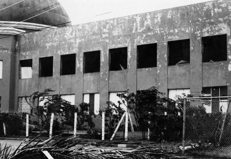 San Cristóbal. En la foto se pueden apreciar los daños y destrozos causados por el huracán David a la parte del Instituto Poloitécnico Loyola. LD/Archivo.