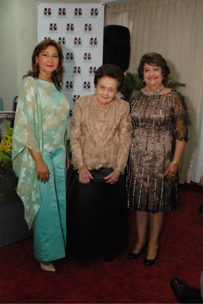 Victoria Roufoft, Mery Marranzini y Veronica Sención.