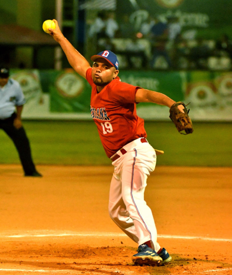 lanzador Yan Carlos –El Pinto- González fue el ganador por el combinado dominicano que enfrentó a Puerto Rico.