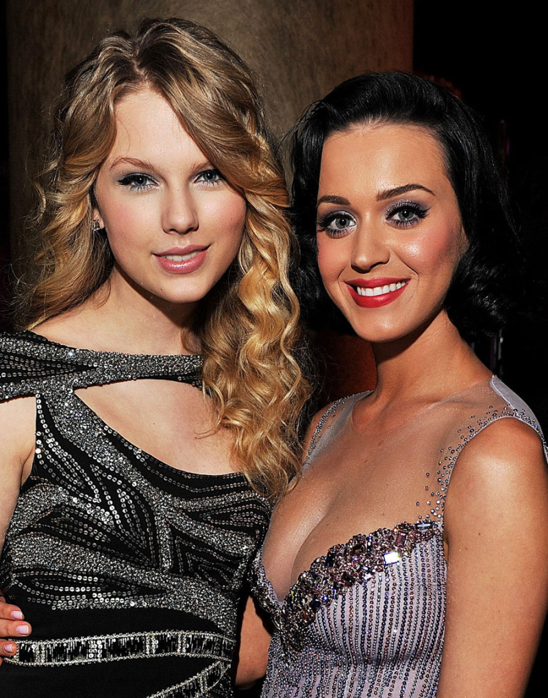 Artistas. Taylor Swift y Katy Perry pasaron de amigas a rivales en lo personal y laboral.