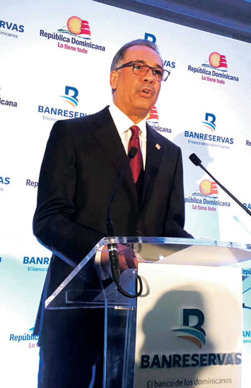 Simón Lizardo Mézquita, administrador general del Banco de Reservas.