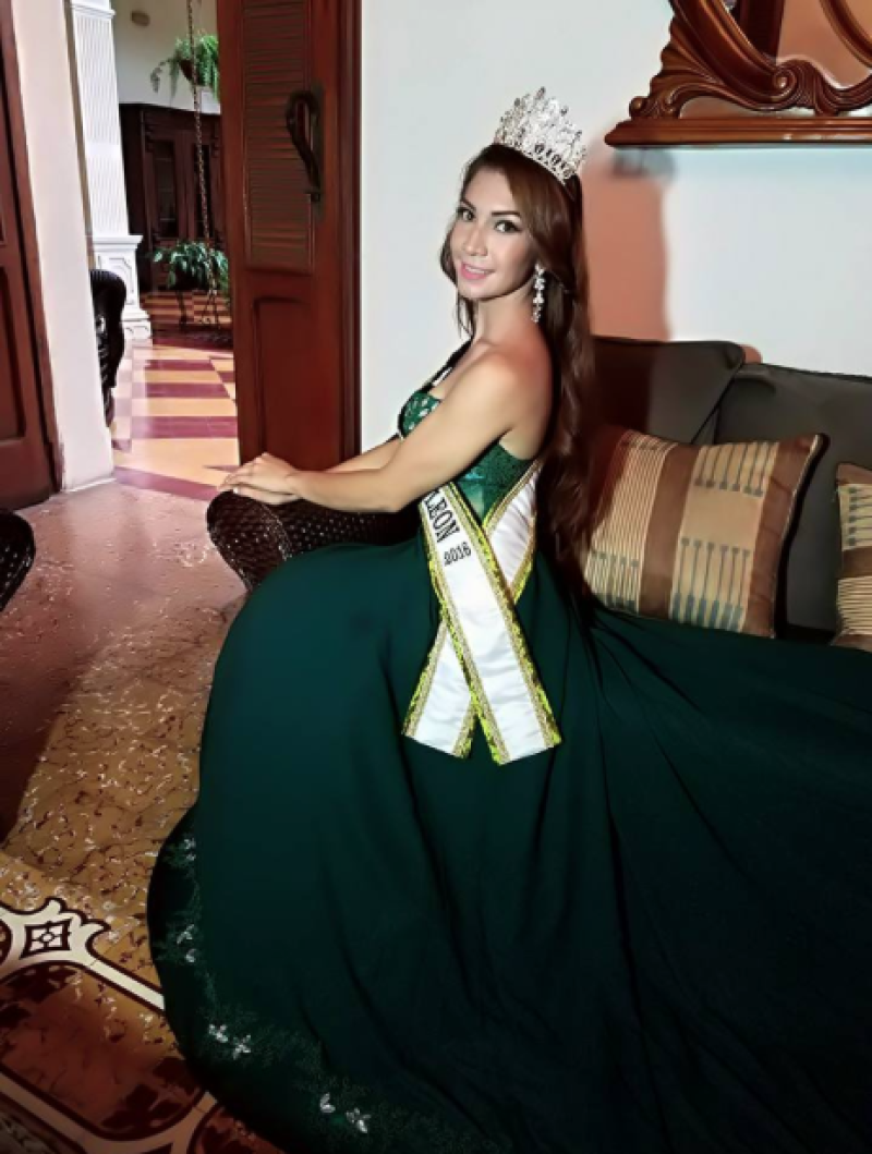 En esta foto de agosto del 2017 Angélica García posa con su corona. (Foto: Facebook Angélica García)