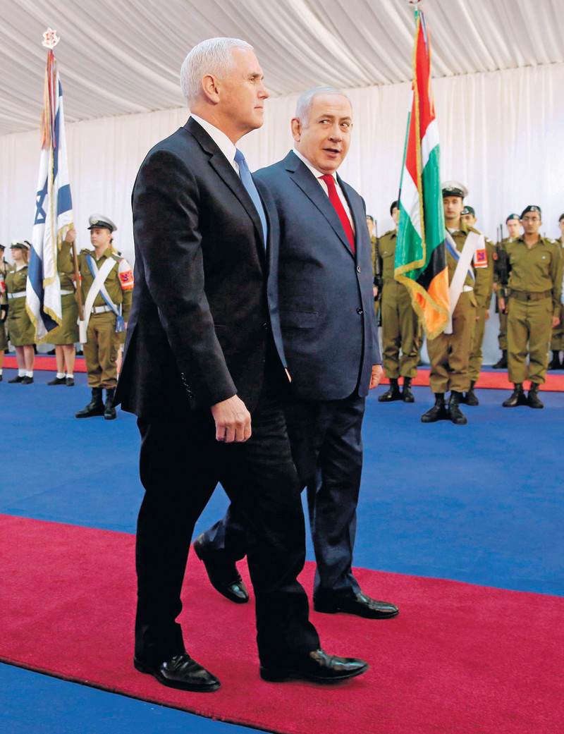 Saludos. Mike Pence y Benjamín Netanyahu.