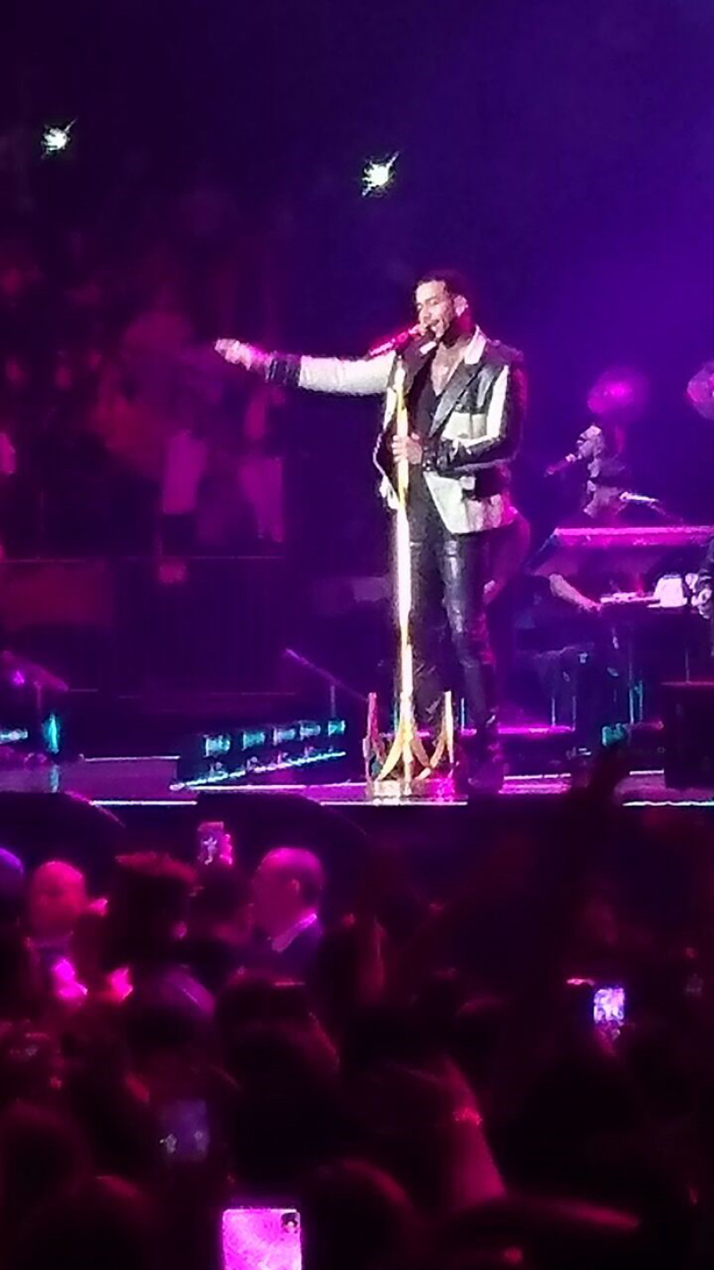 Romeo Santos cuando cantaba la noche del viernes en el Madison Square Garden de Nueva York.