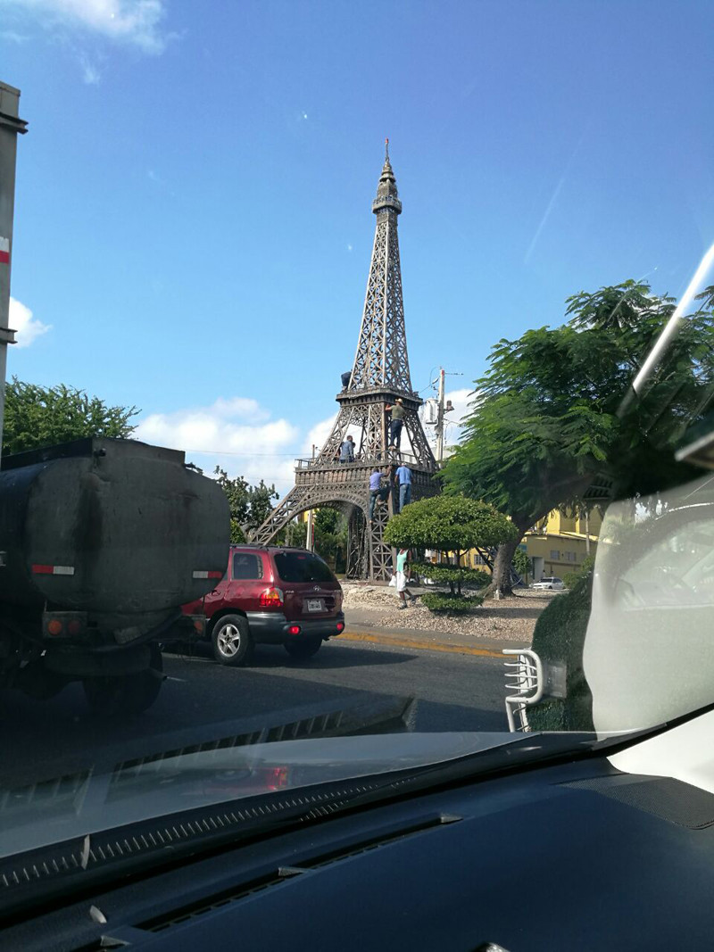 Medidas. La réplica de la torre Eiffel será trasladada al parque Los Coquitos, y en su lugar; será colocado el busto de Duarte.