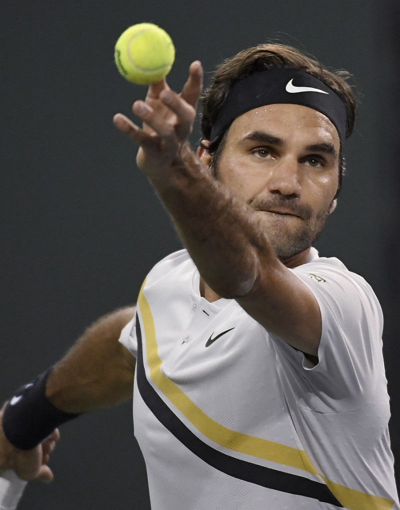 Roger Federer tuvo otro regreso triunfal, esta vez ante el croata Borna Coric.