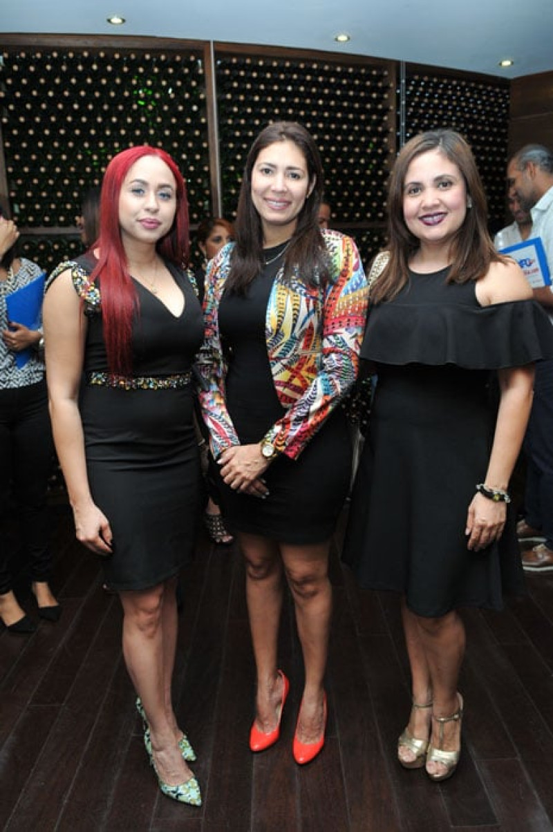 Rosigna Vargas, Annies Gómez y Roxanna Santos.