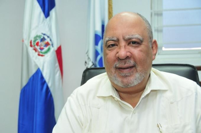 Julio Sánchez Maríñez explica que,  aunque el proceso ha sido lento, cada vez reciben estudiantes con mejor potencial para la docencia. Adriano Rosario/LD