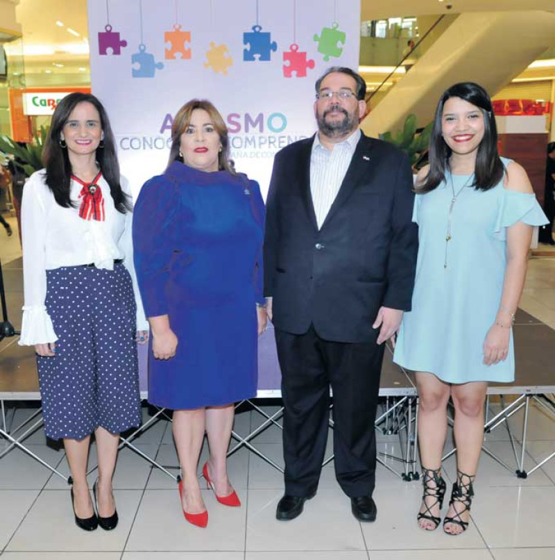 Rosangela Mendoza, Jacqueline Herrera de Álvarez, Guillermo García Godoy y Laura Ruíz.