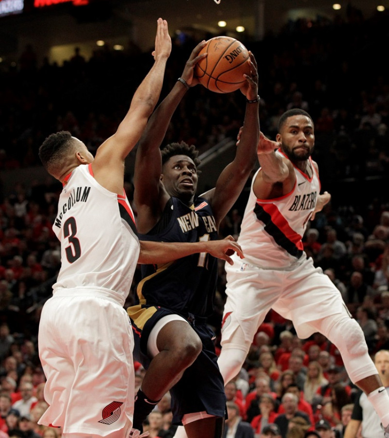 Jrue Holiday, de los Pelicanos de New Orleans, ha sido la sorpresa más grande en los primeros partidos de los playoffs de la NBA.
