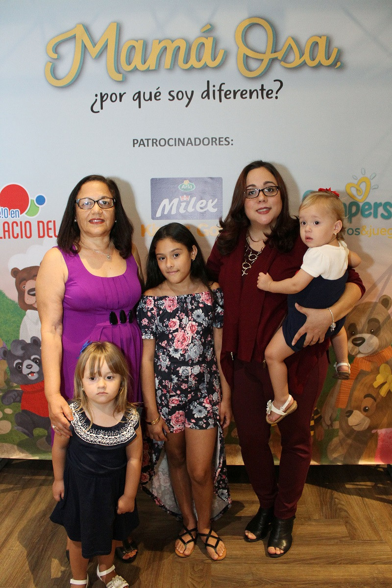 Nidia Peña, Anya Brown, Jaylin Rodríguez, Karla Peña y Eva Brown.